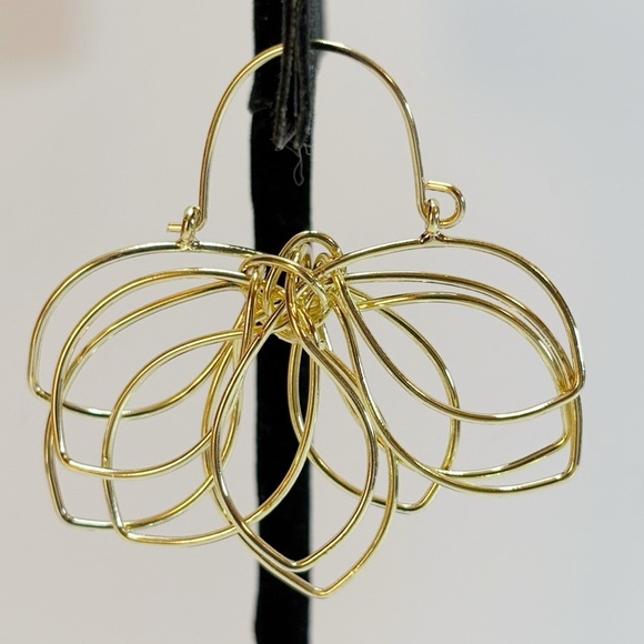 NWT Gold Lotus Wire Earrings – Lightweight Boho Floral Hoops - Picture 4 of 8